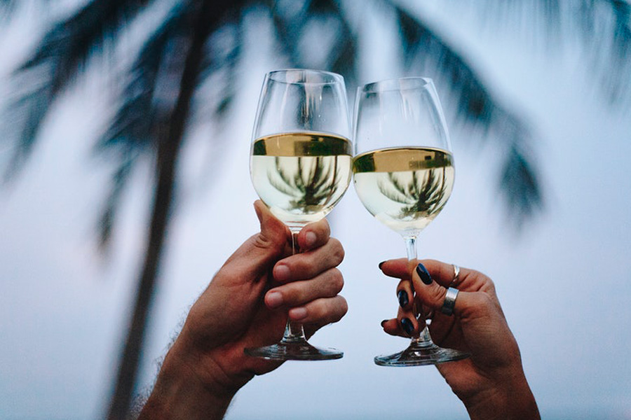 Four things white wine lovers have to put up with